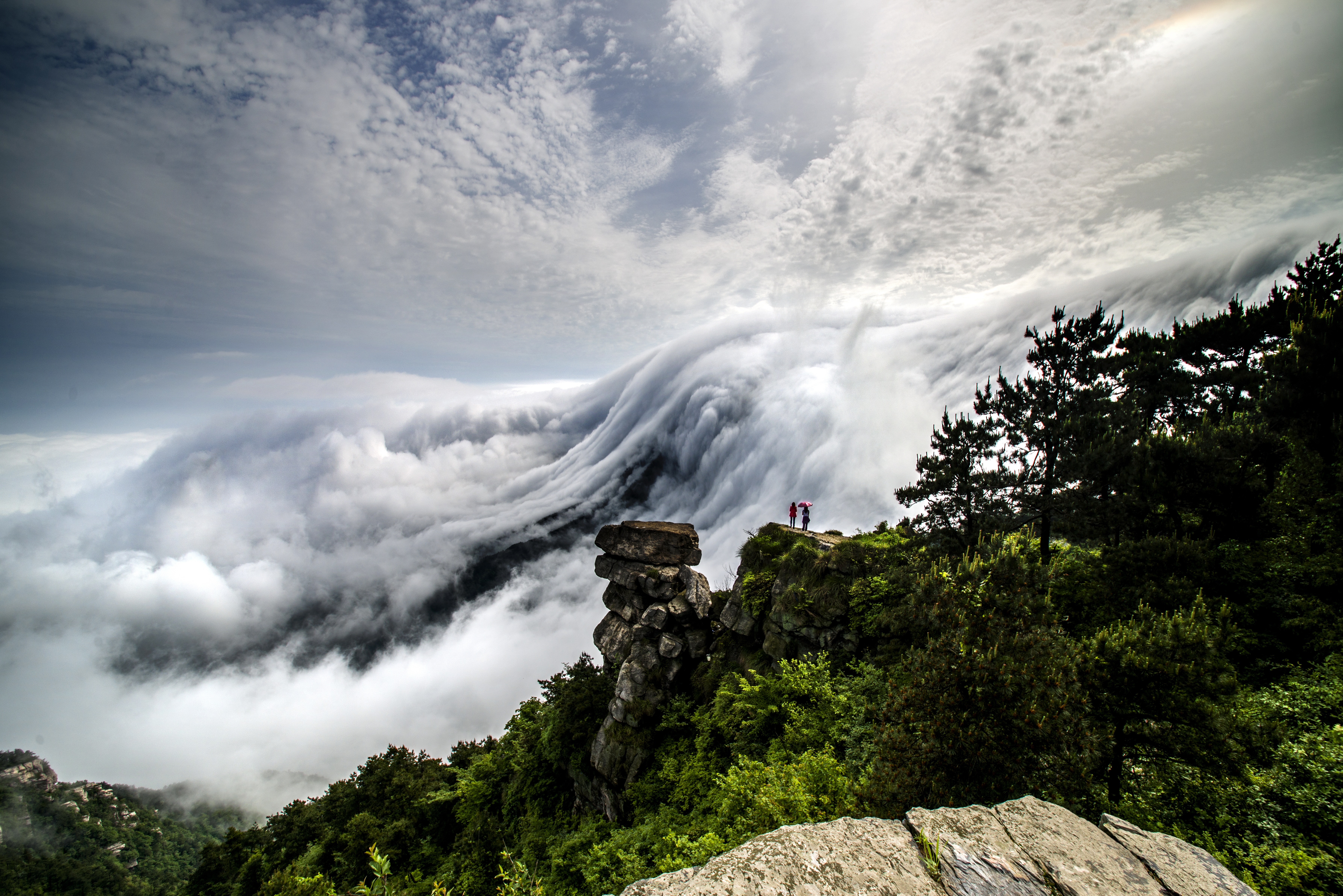 庐山瀑布云 摄影：李敏.jpg